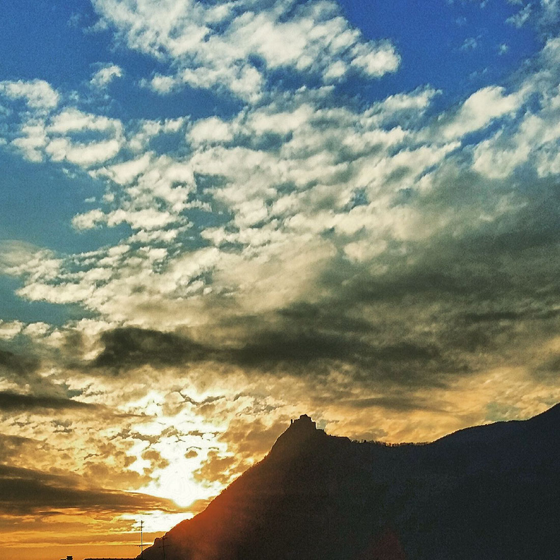 Corrono le nubi. Alba sulla Sacra di San Michele - 25.01.17 - #fotodelgiorno di Vincenzo Bonaudo